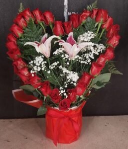 Heart of red roses, Roses in heart shape