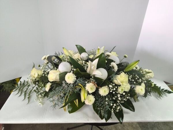 White Christmas. White flowers center piece