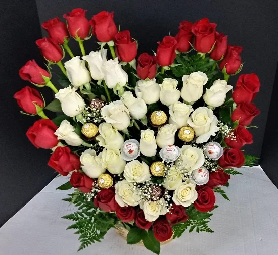 Heart-shaped flower decor 
