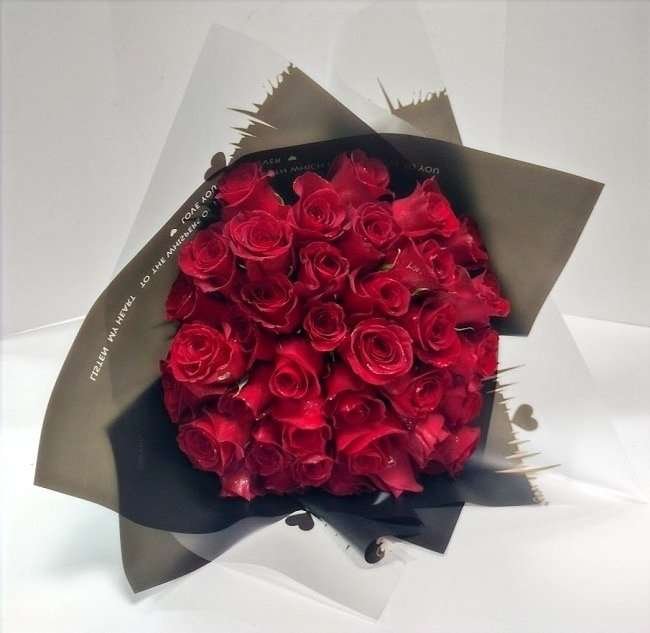 Fifty long stem premium Roses. - Image 4