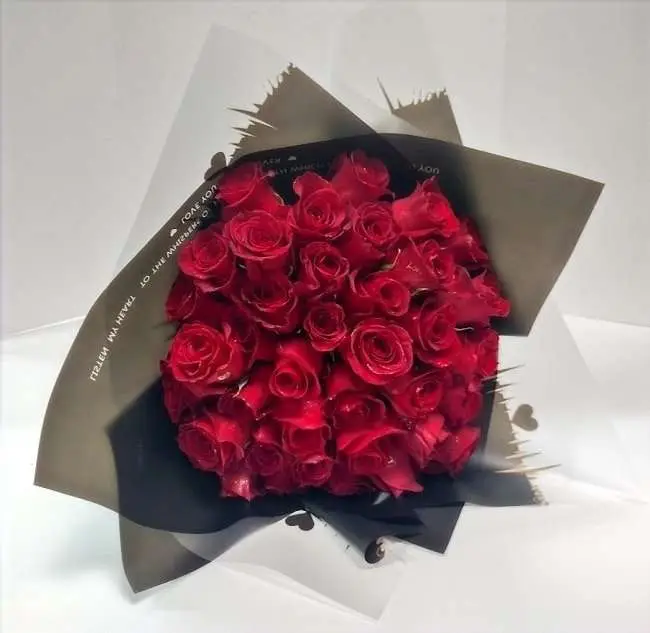 Fifty long stem premium Roses. - Image 4