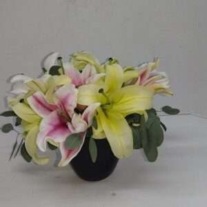 Short vase with lilies.